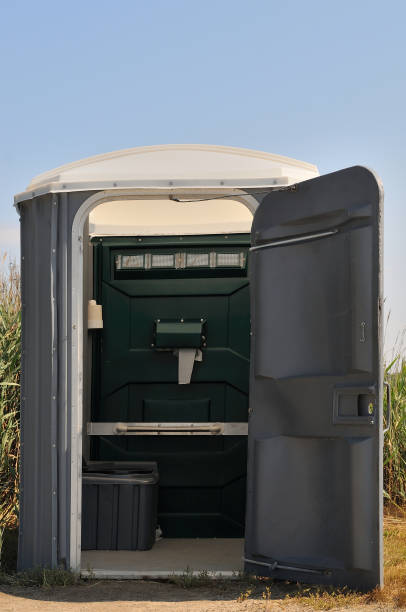 Best Portable restroom trailer rental  in Carlinvle, IL